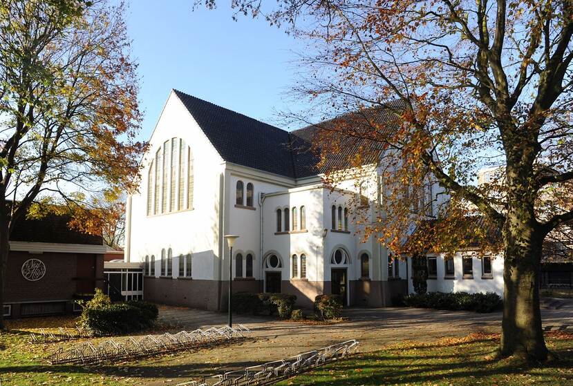 De witte Kruiskerk in Heerenveen