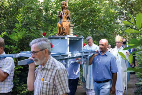 Feestdag Maria ten Hemelopneming  in processiepark bij de Mariakerk.